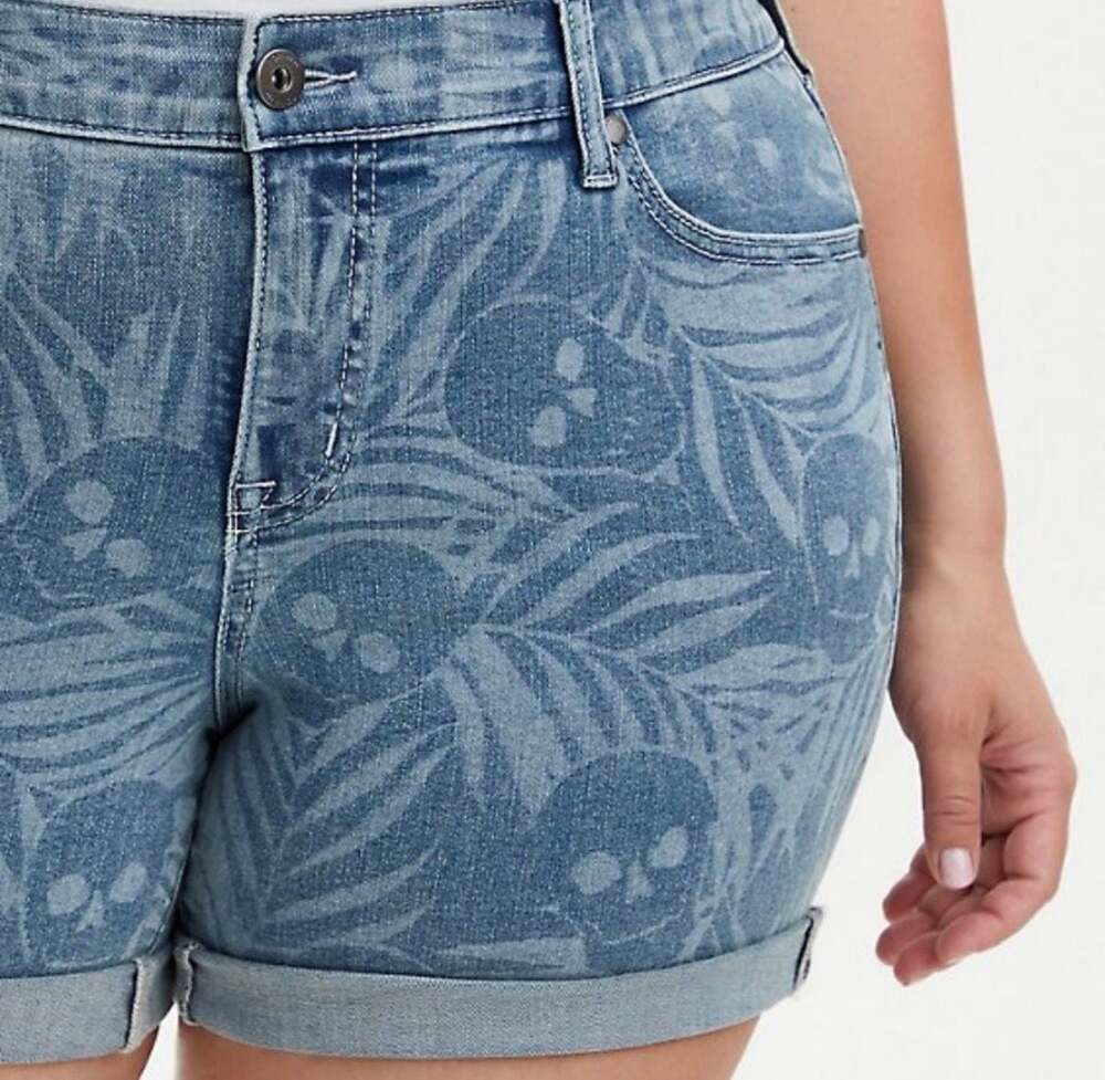 Torrid Mid 5” Monday Blues Print Shorts Size 20